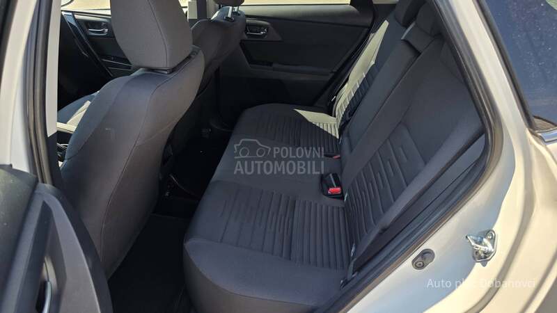 Toyota Auris 1.6 D4D Perla