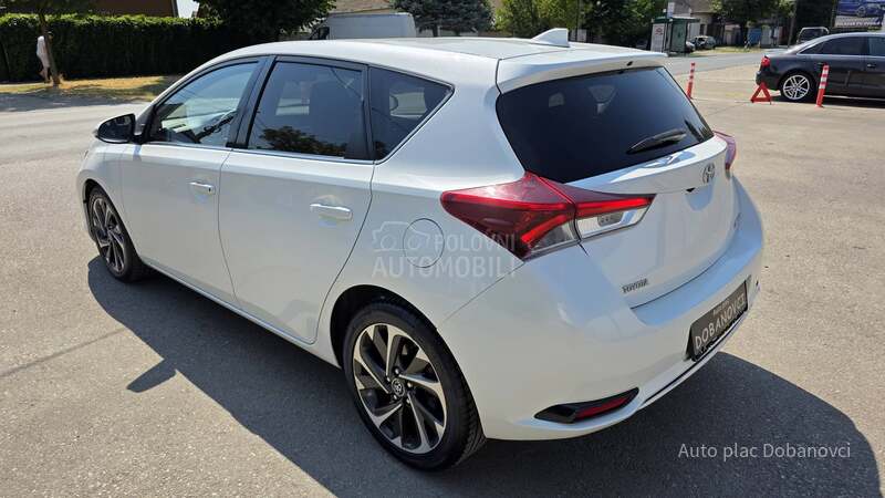 Toyota Auris 1.6 D4D Perla