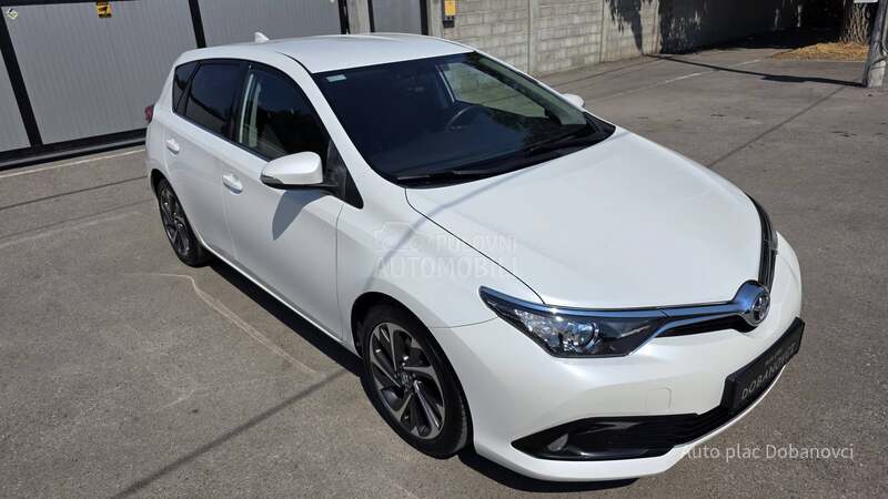 Toyota Auris 1.6 D4D Perla