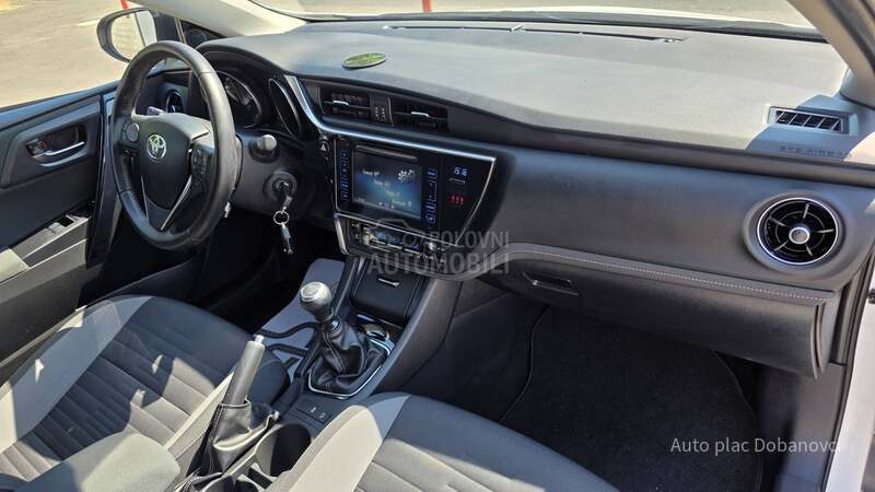 Toyota Auris 1.6 D4D Perla