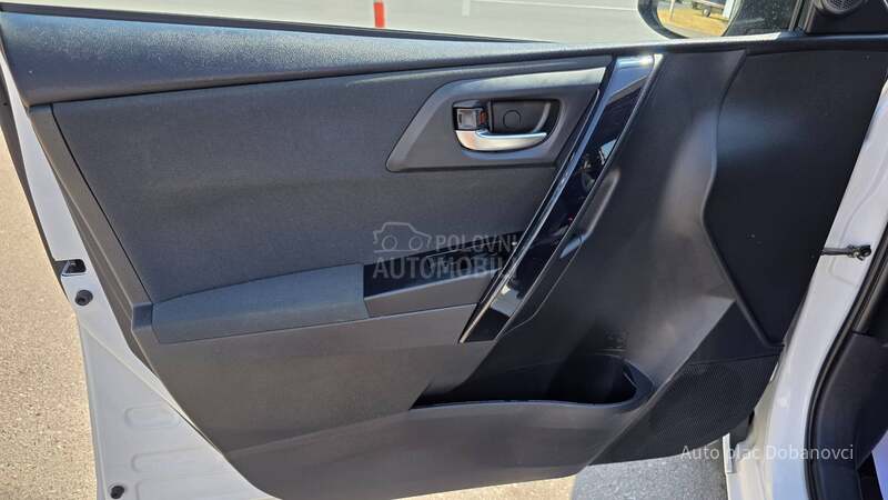 Toyota Auris 1.6 D4D Perla