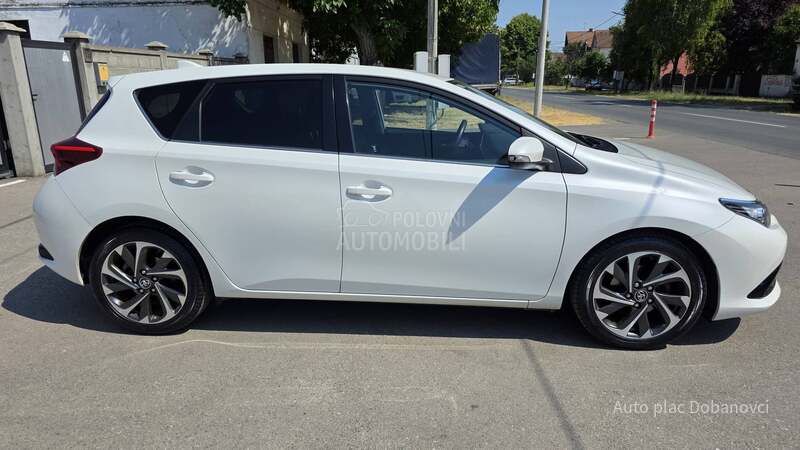 Toyota Auris 1.6 D4D Perla