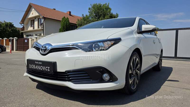 Toyota Auris 1.6 D4D Perla