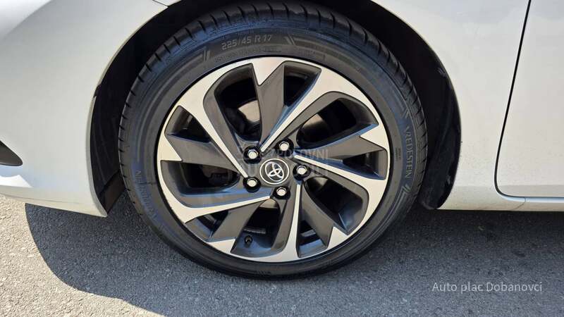 Toyota Auris 1.6 D4D Perla