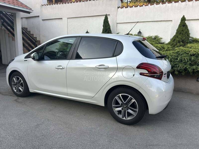 Peugeot 208 1,2 83000 K M CH