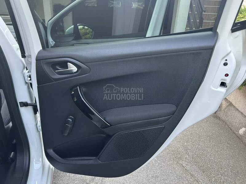 Peugeot 208 1,2 83000 K M CH