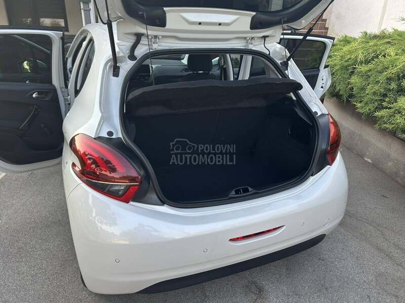 Peugeot 208 1,2 83000 K M CH