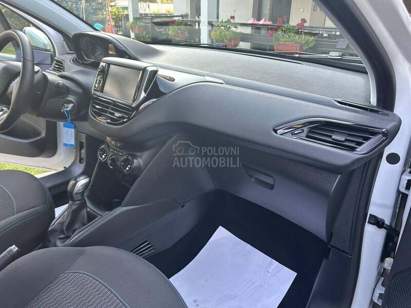 Peugeot 208 1,2 83000 K M CH