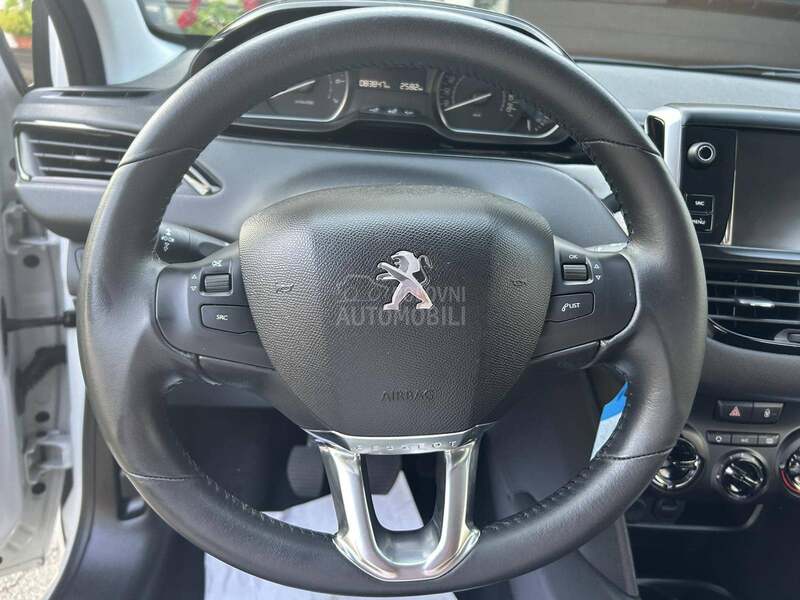 Peugeot 208 1,2 83000 K M CH