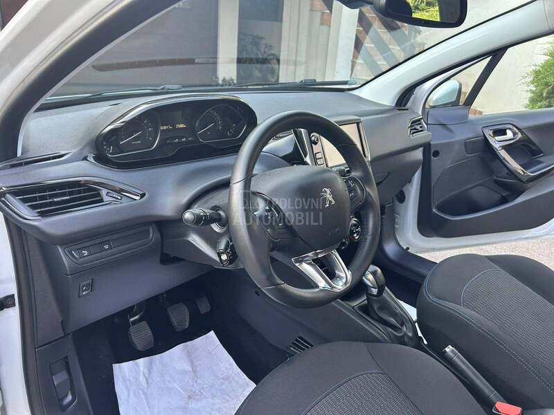 Peugeot 208 1,2 83000 K M CH