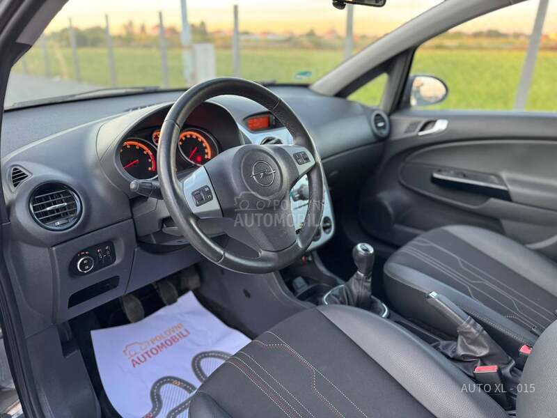 Opel Corsa D 1.4B / COSMO / N.O.V
