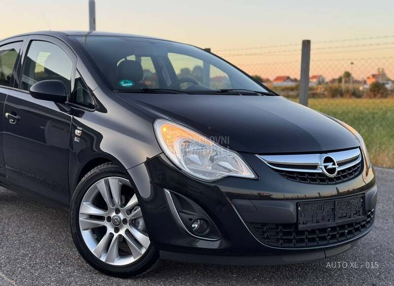 Opel Corsa D 1.4B / COSMO / N.O.V