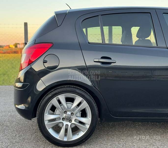 Opel Corsa D 1.4B / COSMO / N.O.V