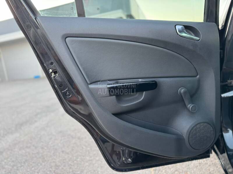 Opel Corsa D 1.4B / COSMO / N.O.V