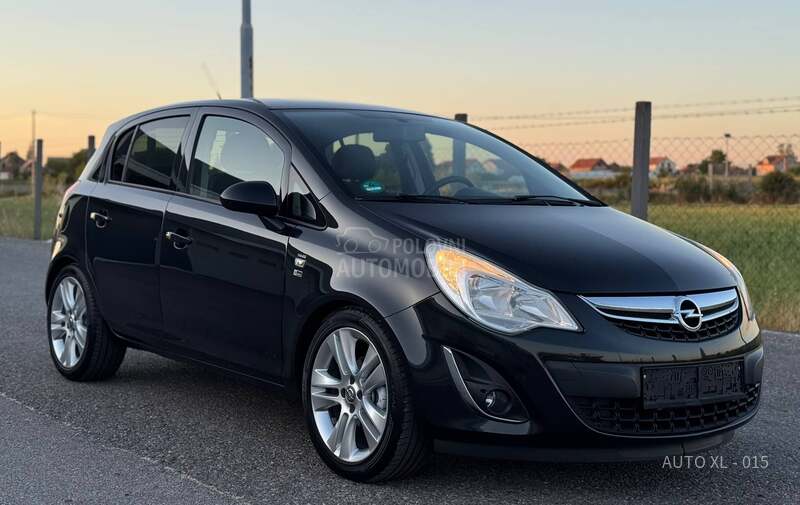 Opel Corsa D 1.4B / COSMO / N.O.V