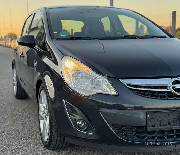 Opel Corsa D 1.4B / COSMO / N.O.V