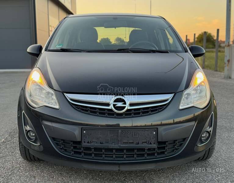 Opel Corsa D 1.4B / COSMO / N.O.V