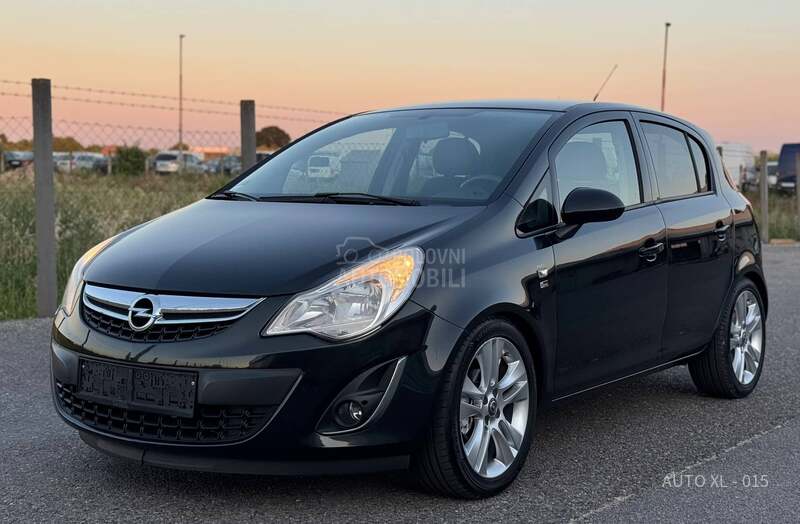 Opel Corsa D 1.4B / COSMO / N.O.V