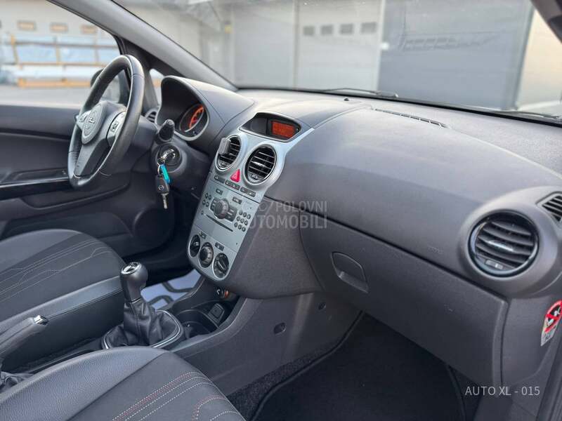 Opel Corsa D 1.4B / COSMO / N.O.V