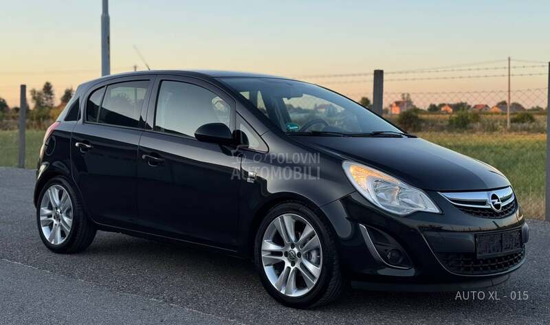 Opel Corsa D 1.4B / COSMO / N.O.V