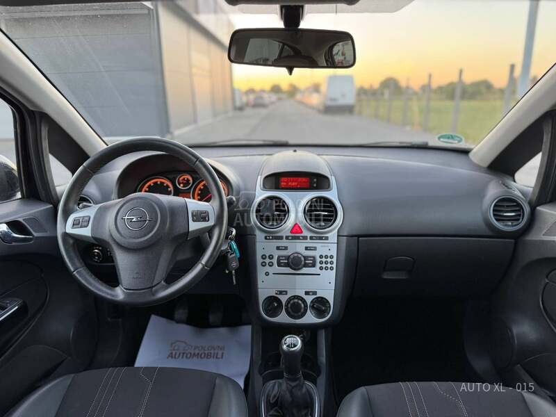 Opel Corsa D 1.4B / COSMO / N.O.V