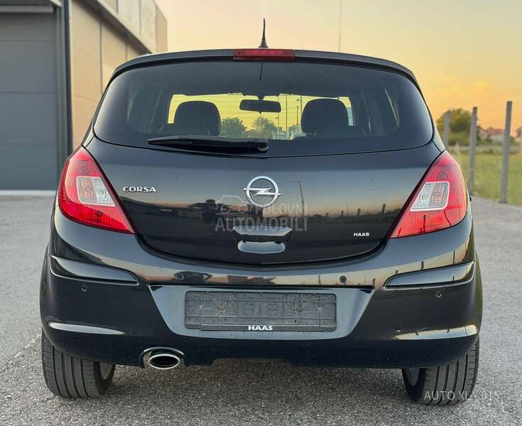 Opel Corsa D 1.4B / COSMO / N.O.V