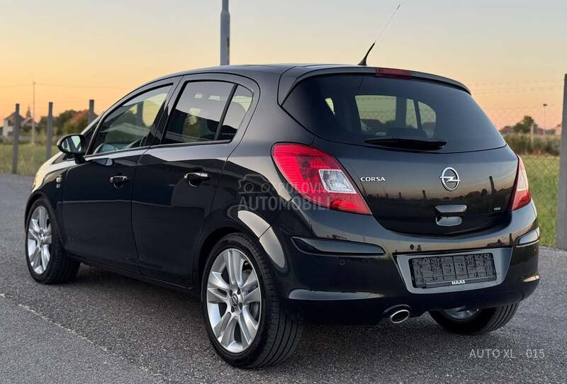Opel Corsa D 1.4B / COSMO / N.O.V