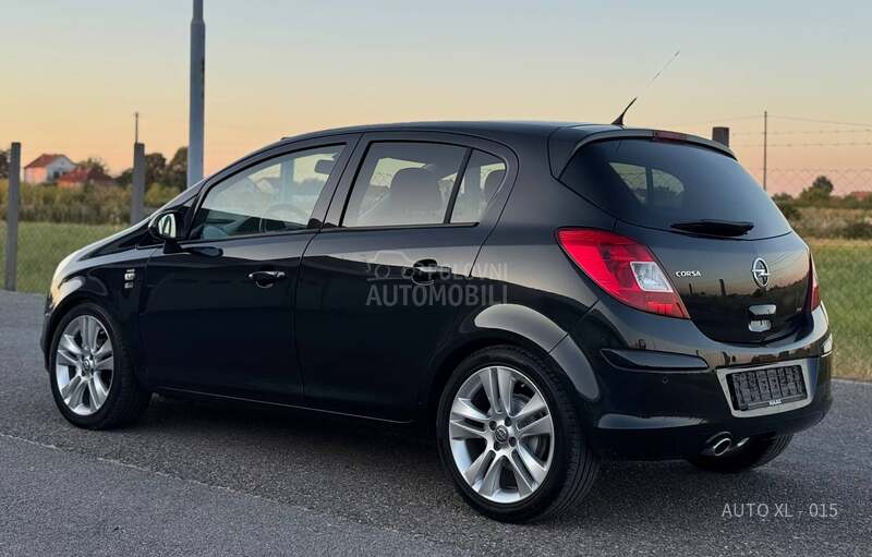 Opel Corsa D 1.4B / COSMO / N.O.V