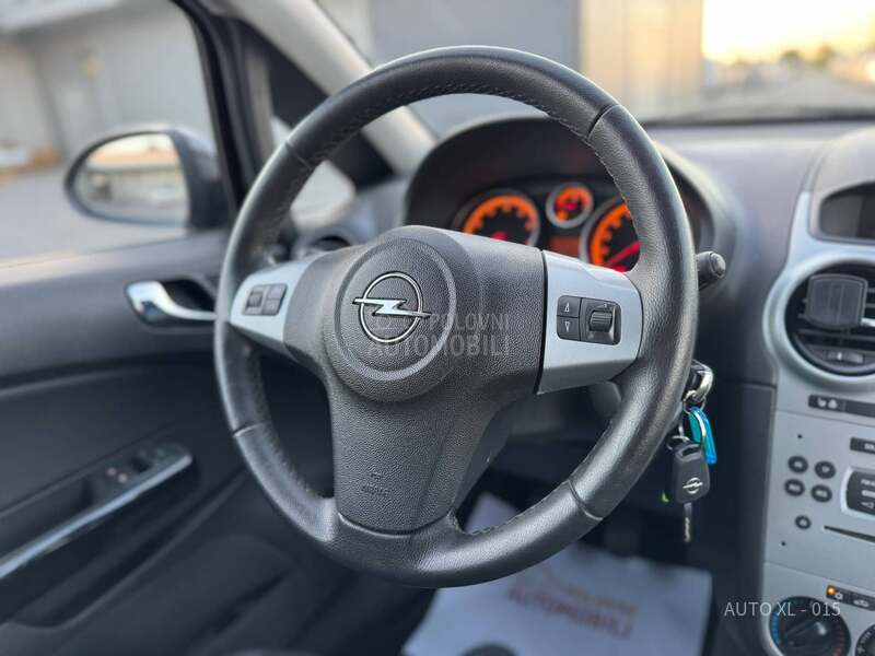 Opel Corsa D 1.4B / COSMO / N.O.V