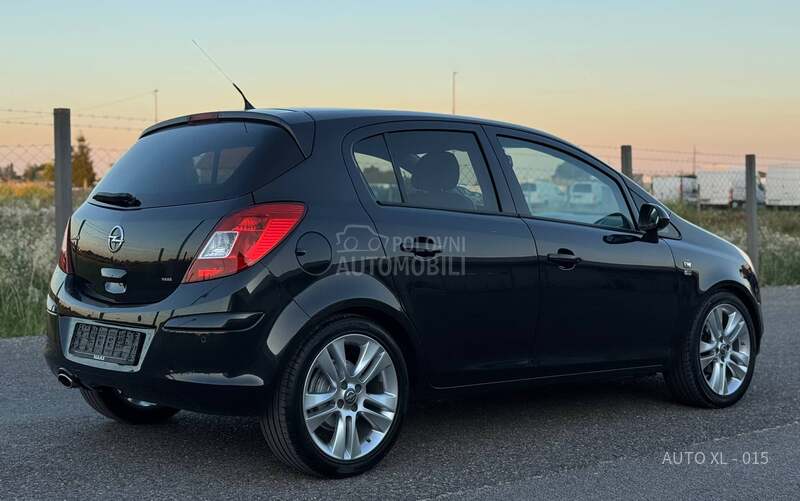 Opel Corsa D 1.4B / COSMO / N.O.V
