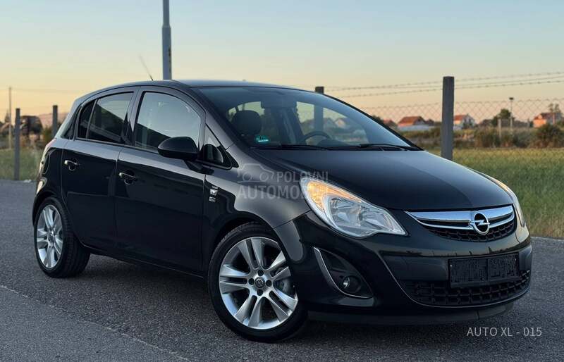 Opel Corsa D 1.4B / COSMO / N.O.V