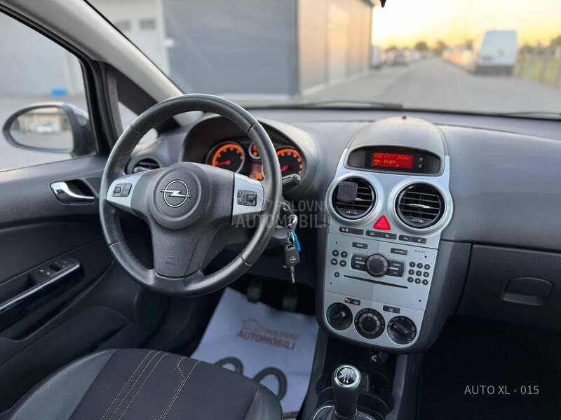 Opel Corsa D 1.4B / COSMO / N.O.V