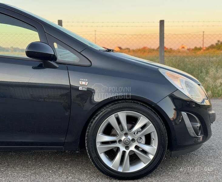 Opel Corsa D 1.4B / COSMO / N.O.V