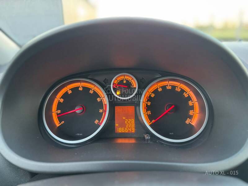 Opel Corsa D 1.4B / COSMO / N.O.V