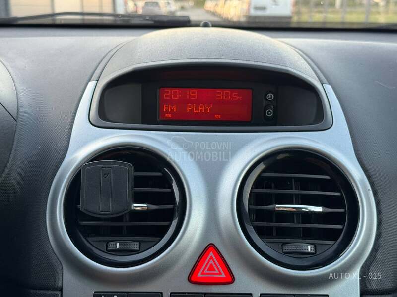 Opel Corsa D 1.4B / COSMO / N.O.V