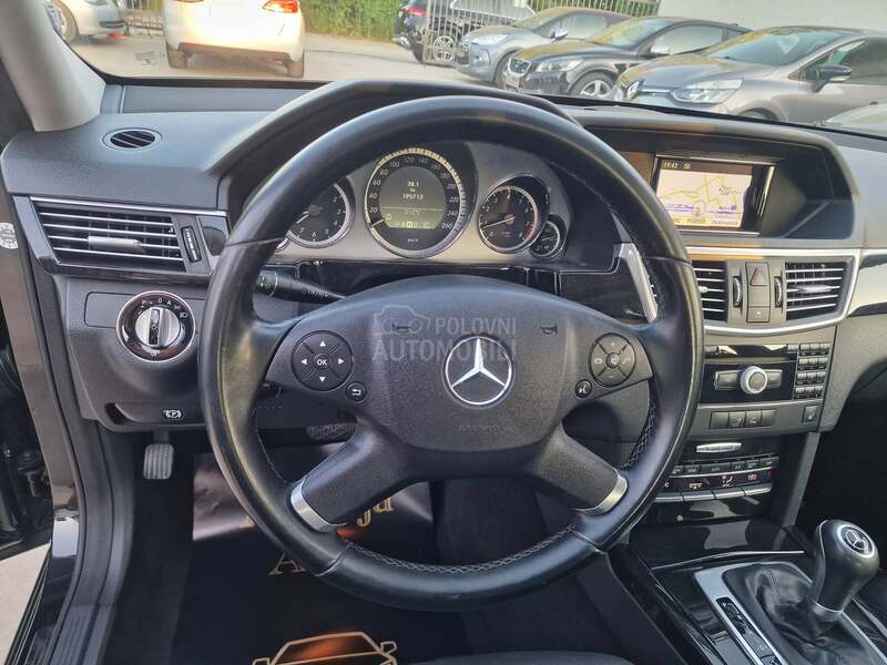 Mercedes Benz E 200 AVANTGARDE