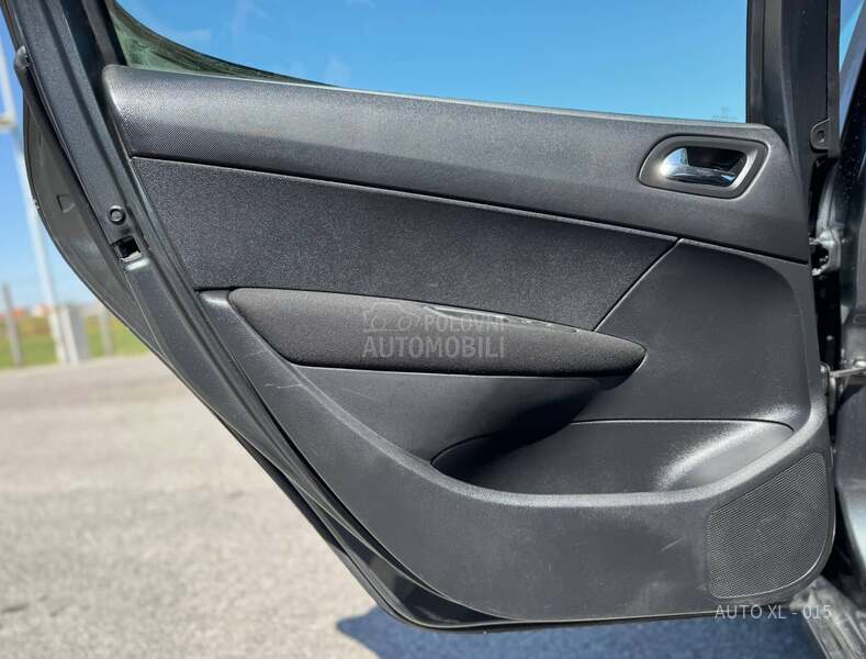Peugeot 308 1.6 HDI / NAV / PANO
