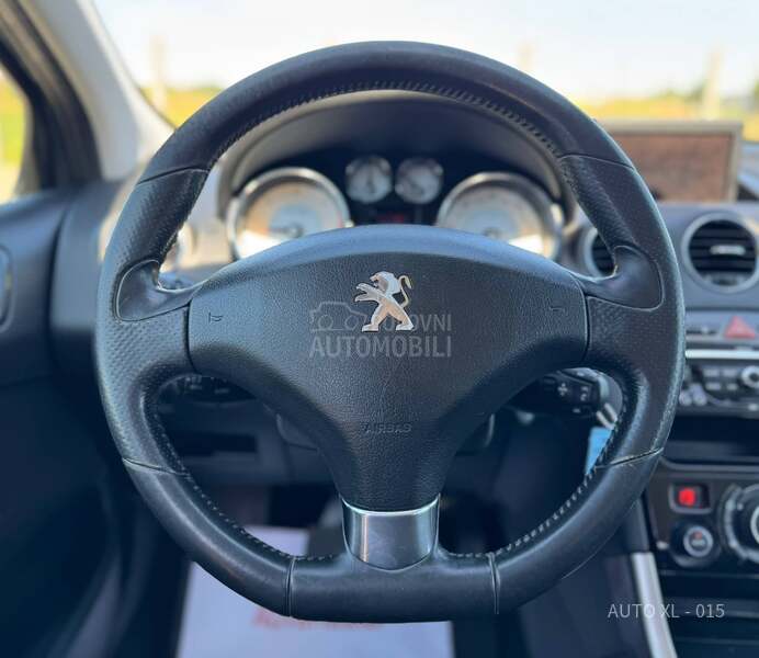 Peugeot 308 1.6 HDI / NAV / PANO