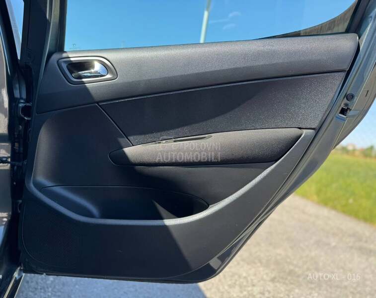 Peugeot 308 1.6 HDI / NAV / PANO