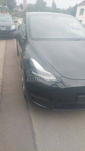 Tesla Model Y 4x4 Berlin