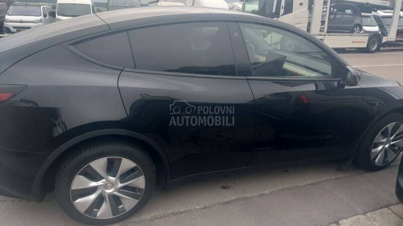 Tesla Model Y 4x4 Berlin