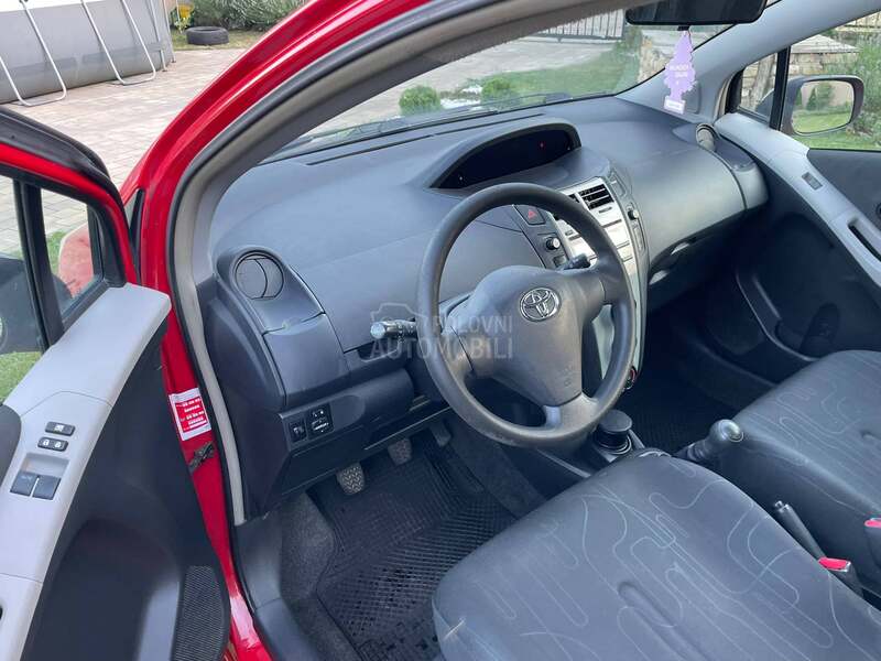 Toyota Yaris 1.0 O D L I Č N A