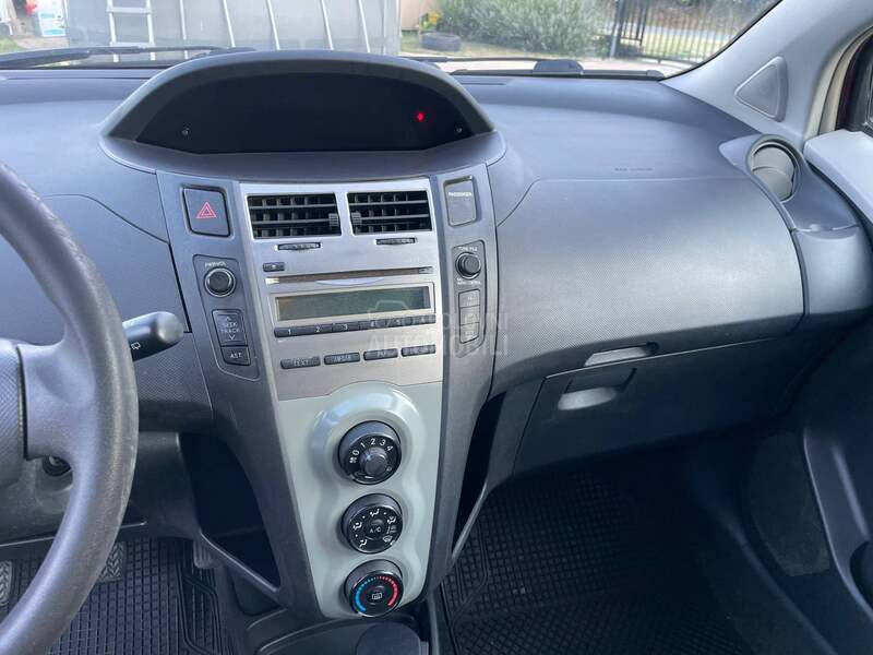 Toyota Yaris 1.0 O D L I Č N A