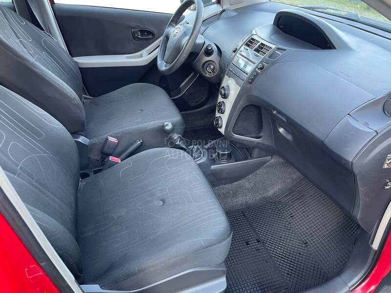Toyota Yaris 1.0 O D L I Č N A