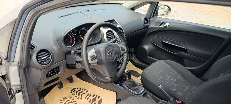 Opel Corsa D 1.4 16v