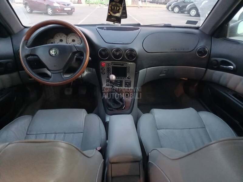 Alfa Romeo 166 