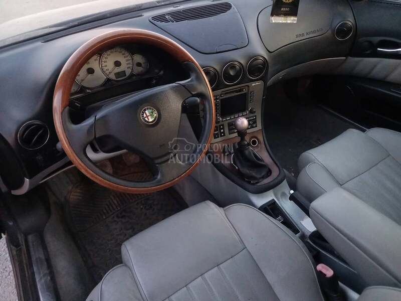Alfa Romeo 166 