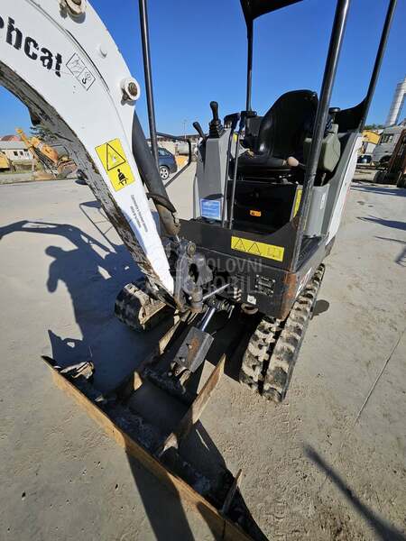 Bobcat E17