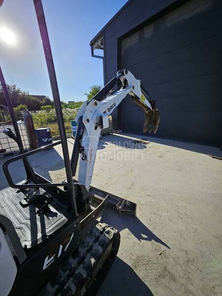 Bobcat E17