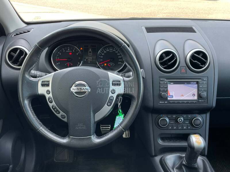 Nissan Qashqai 1.6b pano kam senz